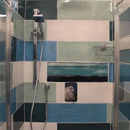 Family And Friends شقة *