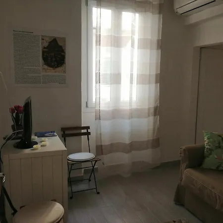 Apartment Family And Friends *